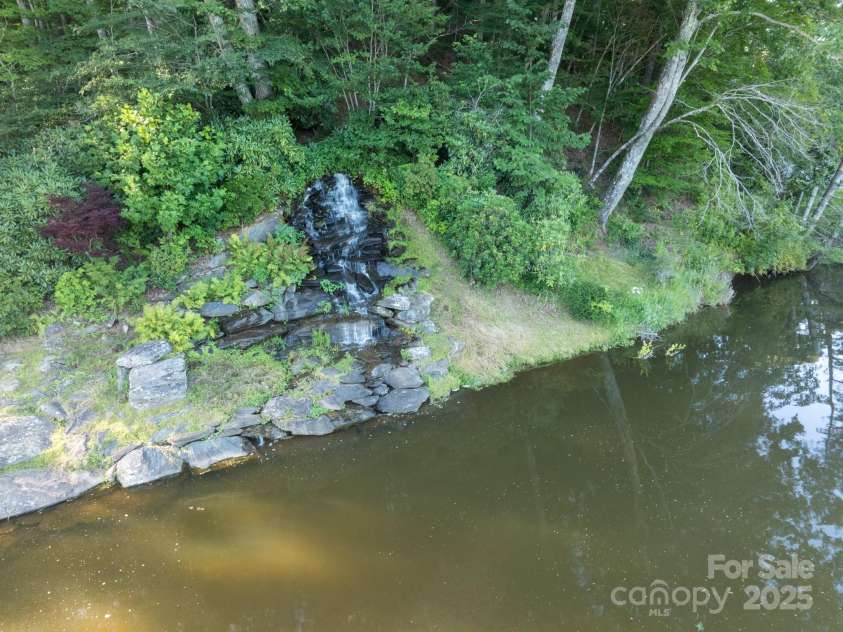 33 Summit Lane, Newland, NC 28657.  MLS# CAR4199046, YatesRealty ID 261. 