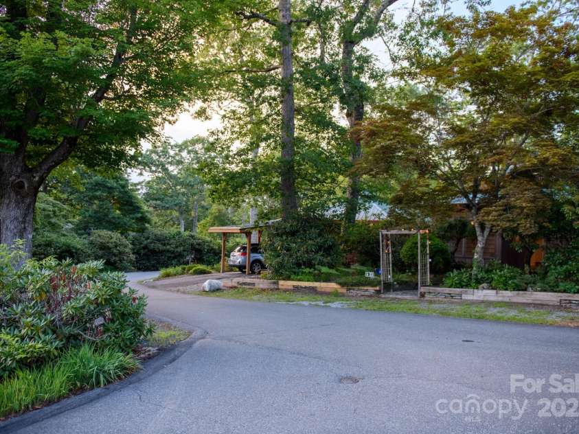 33 Summit Lane, Newland, NC 28657.  MLS# CAR4199046, YatesRealty ID 261. 