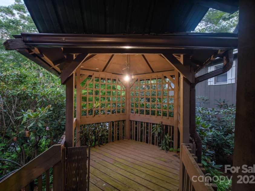 33 Summit Lane, Newland, NC 28657.  MLS# CAR4199046, YatesRealty ID 261. 