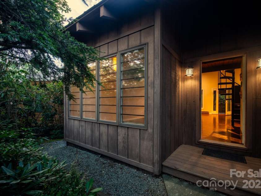 33 Summit Lane, Newland, NC 28657.  MLS# CAR4199046, YatesRealty ID 261. 