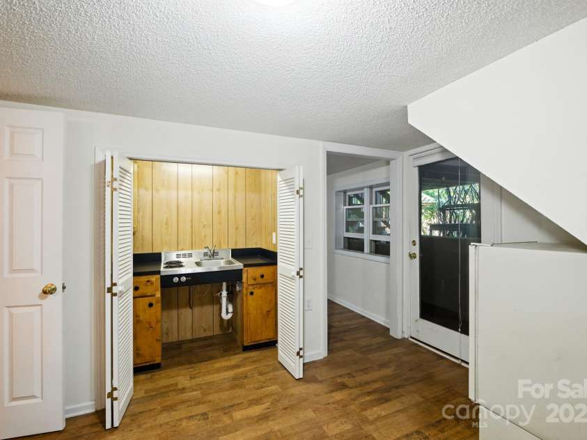 33 Summit Lane, Newland, NC 28657.  MLS# CAR4199046, YatesRealty ID 261. 