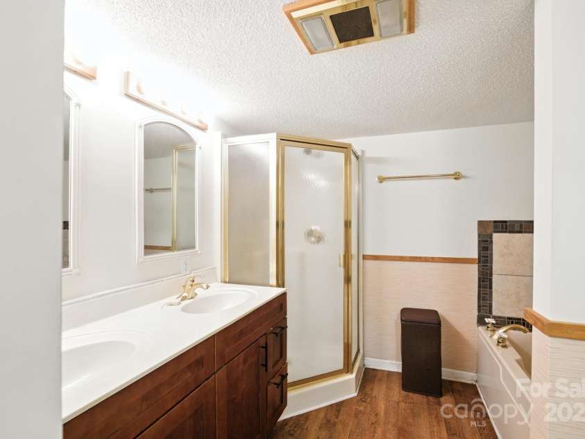 33 Summit Lane, Newland, NC 28657.  MLS# CAR4199046, YatesRealty ID 261. 