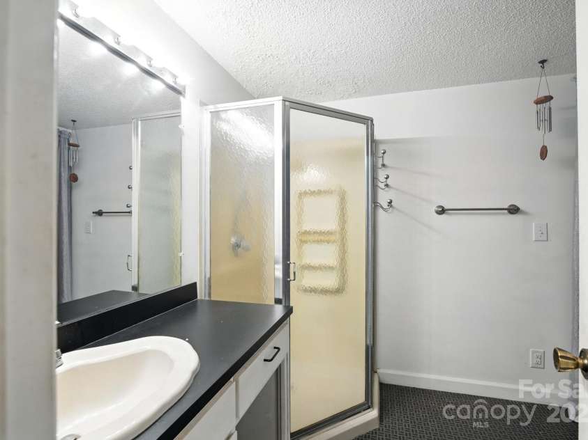 33 Summit Lane, Newland, NC 28657.  MLS# CAR4199046, YatesRealty ID 261. 