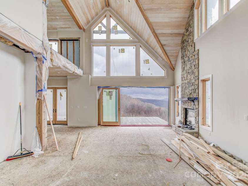 475 Dancing Bear Drive, Hendersonville, NC 28792.  MLS# CAR4244020, YatesRealty ID 261. 