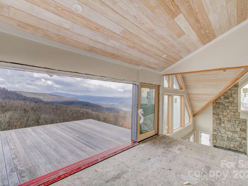 475 Dancing Bear Drive, Hendersonville, NC 28792.  MLS# CAR4244020, YatesRealty ID 261. 