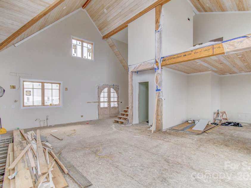 475 Dancing Bear Drive, Hendersonville, NC 28792.  MLS# CAR4244020, YatesRealty ID 261. 