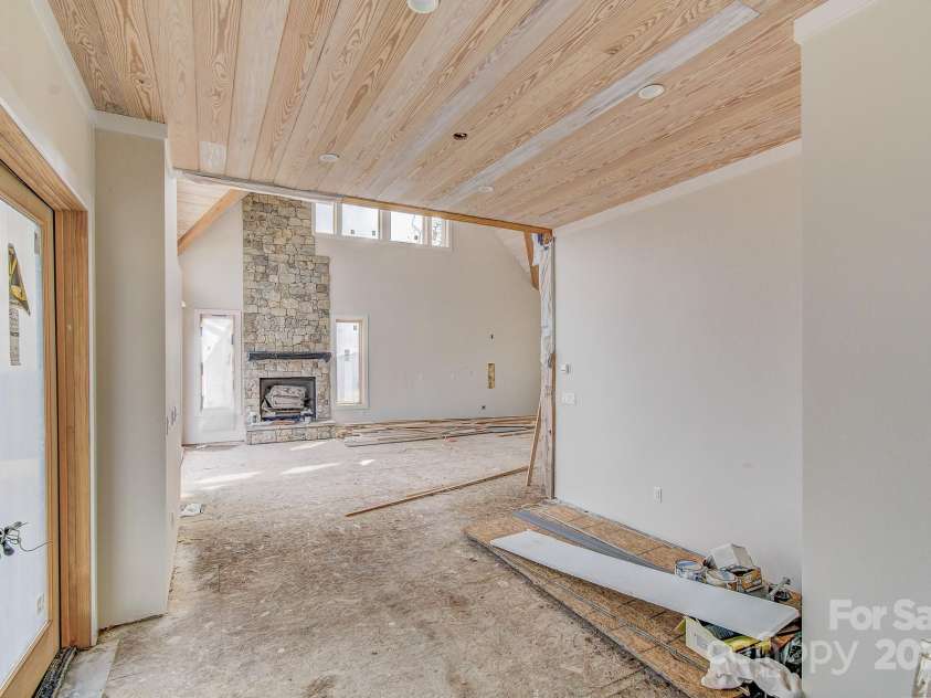 475 Dancing Bear Drive, Hendersonville, NC 28792.  MLS# CAR4244020, YatesRealty ID 261. 