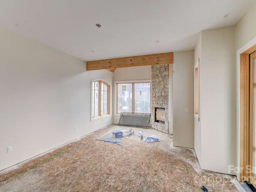 475 Dancing Bear Drive, Hendersonville, NC 28792.  MLS# CAR4244020, YatesRealty ID 261. 