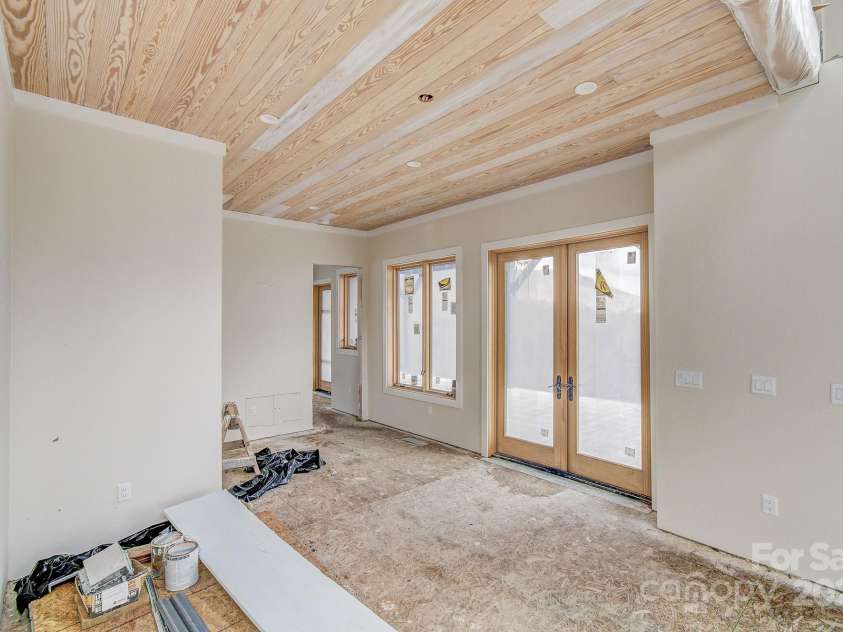 475 Dancing Bear Drive, Hendersonville, NC 28792.  MLS# CAR4244020, YatesRealty ID 261. 