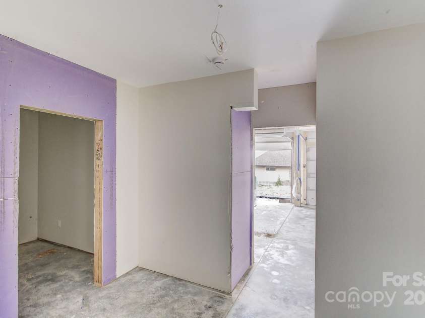 475 Dancing Bear Drive, Hendersonville, NC 28792.  MLS# CAR4244020, YatesRealty ID 261. 