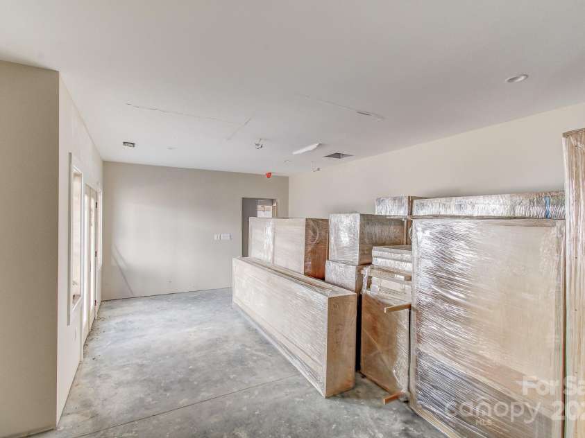 475 Dancing Bear Drive, Hendersonville, NC 28792.  MLS# CAR4244020, YatesRealty ID 261. 