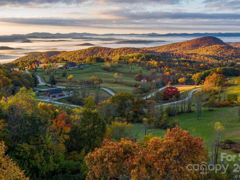 475 Dancing Bear Drive, Hendersonville, NC 28792.  MLS# CAR4244020, YatesRealty ID 261. 