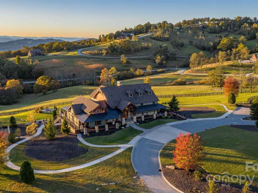 475 Dancing Bear Drive, Hendersonville, NC 28792.  MLS# CAR4244020, YatesRealty ID 261. 