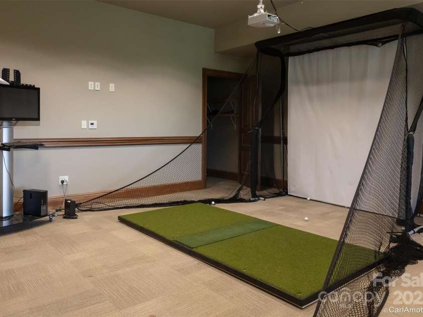 475 Dancing Bear Drive, Hendersonville, NC 28792.  MLS# CAR4244020, YatesRealty ID 261. 