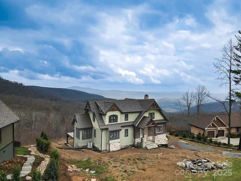 475 Dancing Bear Drive, Hendersonville, NC 28792.  MLS# CAR4244020, YatesRealty ID 261. 