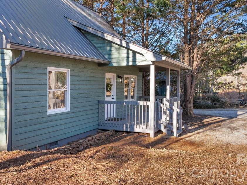 15 Glory Road, Franklin, NC 28734.  MLS# CAR4334665, YatesRealty ID 2610. 