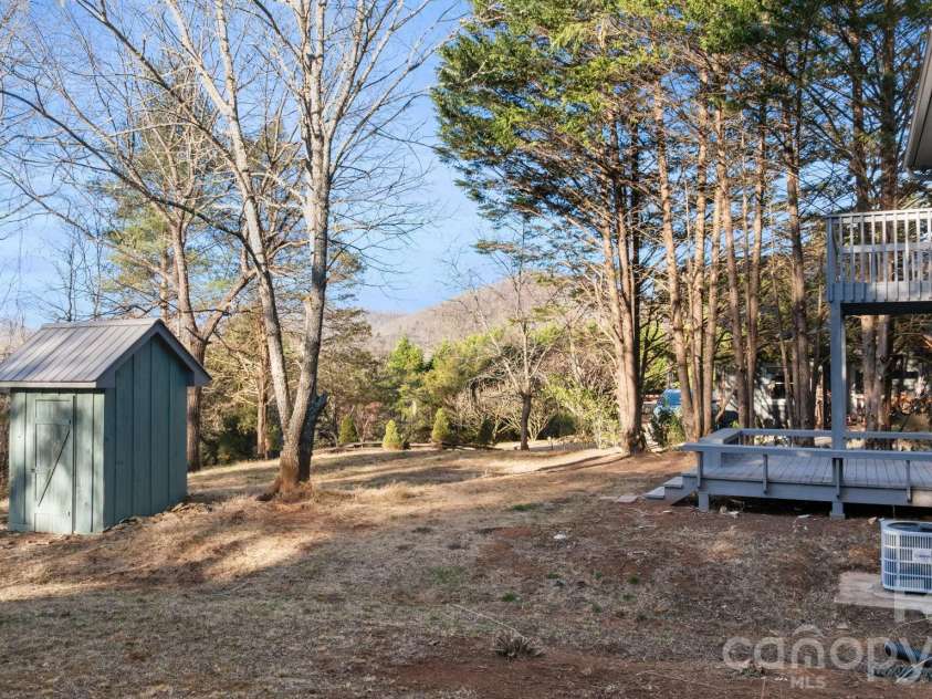 15 Glory Road, Franklin, NC 28734.  MLS# CAR4334665, YatesRealty ID 2610. 