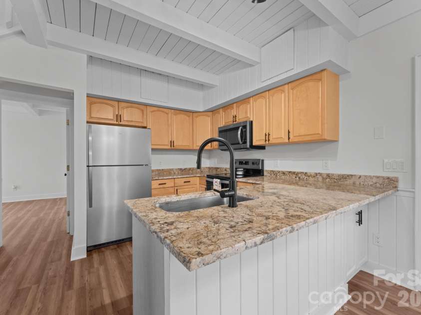 15 Glory Road, Franklin, NC 28734.  MLS# CAR4334665, YatesRealty ID 2610. Kitchen