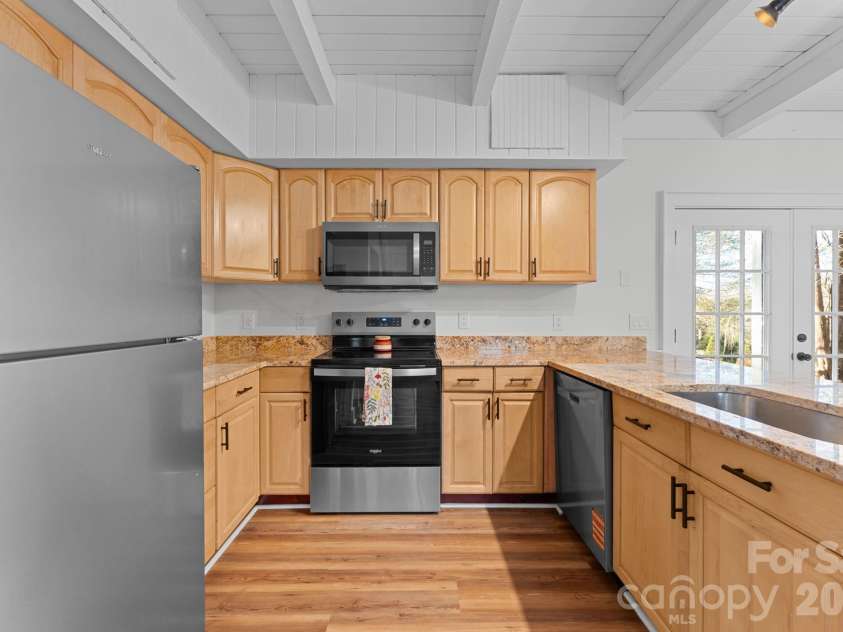 15 Glory Road, Franklin, NC 28734.  MLS# CAR4334665, YatesRealty ID 2610. Kitchen