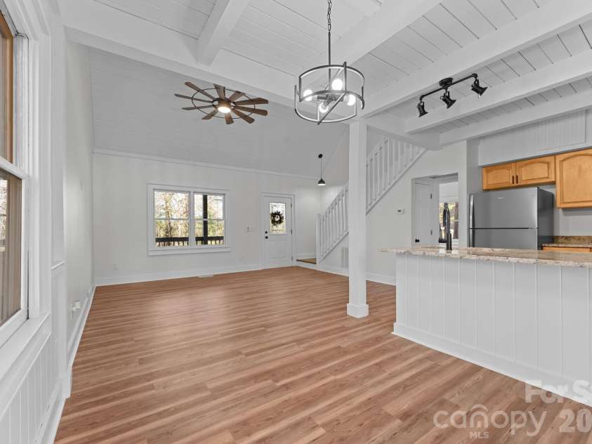 15 Glory Road, Franklin, NC 28734.  MLS# CAR4334665, YatesRealty ID 2610. Living Room