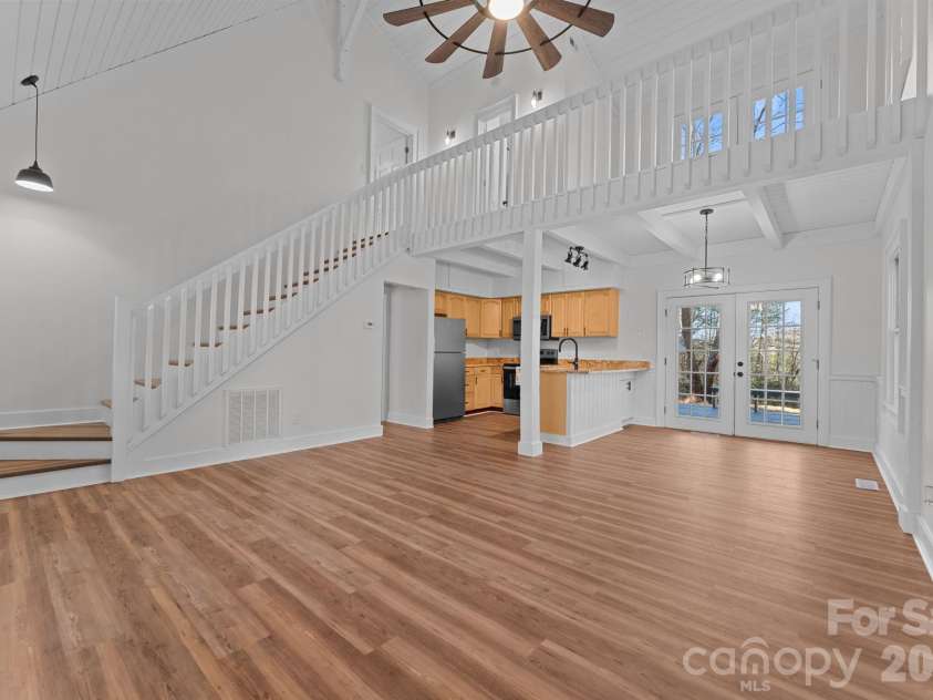 15 Glory Road, Franklin, NC 28734.  MLS# CAR4334665, YatesRealty ID 2610. Living Room