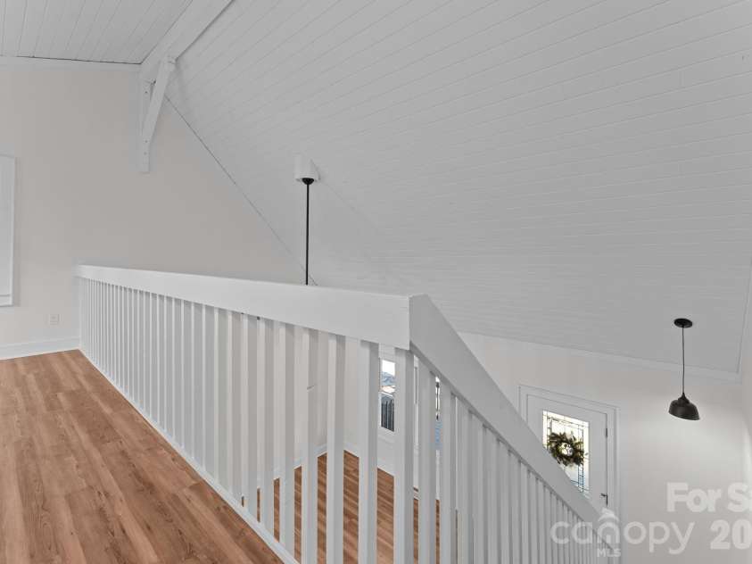 15 Glory Road, Franklin, NC 28734.  MLS# CAR4334665, YatesRealty ID 2610. Loft area