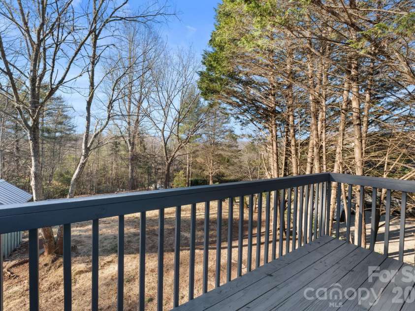 15 Glory Road, Franklin, NC 28734.  MLS# CAR4334665, YatesRealty ID 2610. Upper Rear Deck