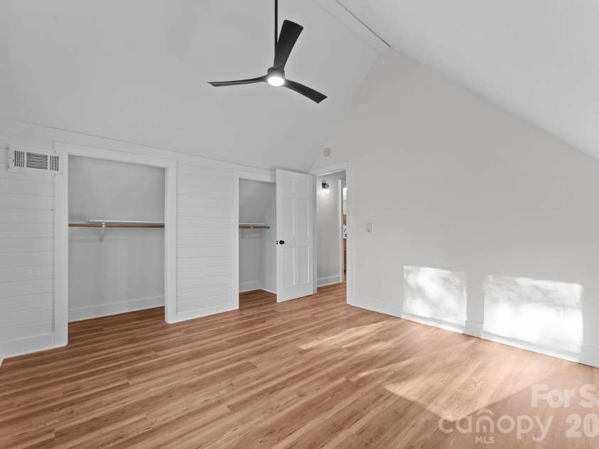 15 Glory Road, Franklin, NC 28734.  MLS# CAR4334665, YatesRealty ID 2610. Upstairs Bedroom