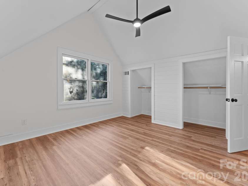 15 Glory Road, Franklin, NC 28734.  MLS# CAR4334665, YatesRealty ID 2610. Upstairs Bedroom