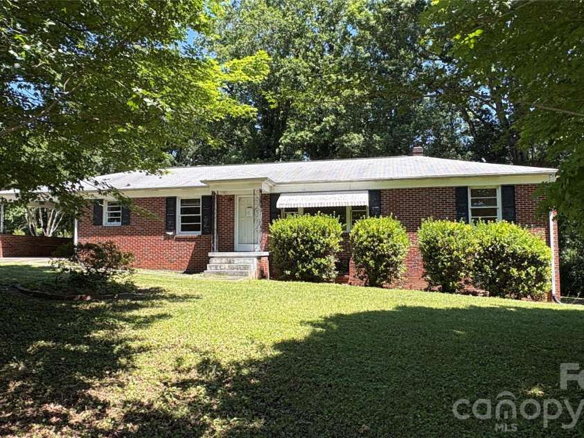 150 31st Avenue, Hickory, NC 28601.  MLS# CAR4389566, YatesRealty ID 2610. 
