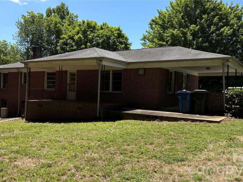 150 31st Avenue, Hickory, NC 28601.  MLS# CAR4389566, YatesRealty ID 2610. 