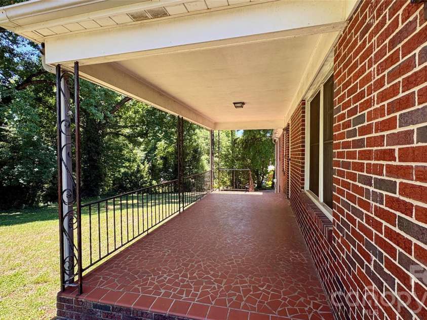 150 31st Avenue, Hickory, NC 28601.  MLS# CAR4389566, YatesRealty ID 2610. 