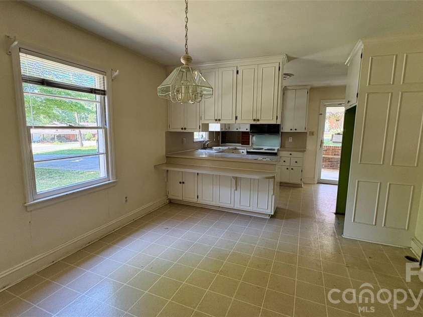 150 31st Avenue, Hickory, NC 28601.  MLS# CAR4389566, YatesRealty ID 2610. 
