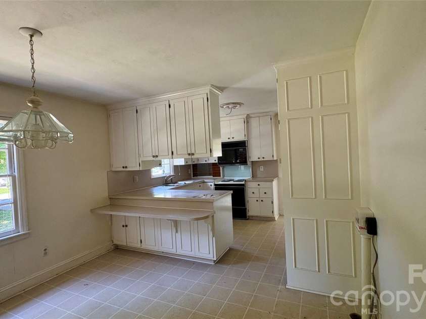 150 31st Avenue, Hickory, NC 28601.  MLS# CAR4389566, YatesRealty ID 2610. 
