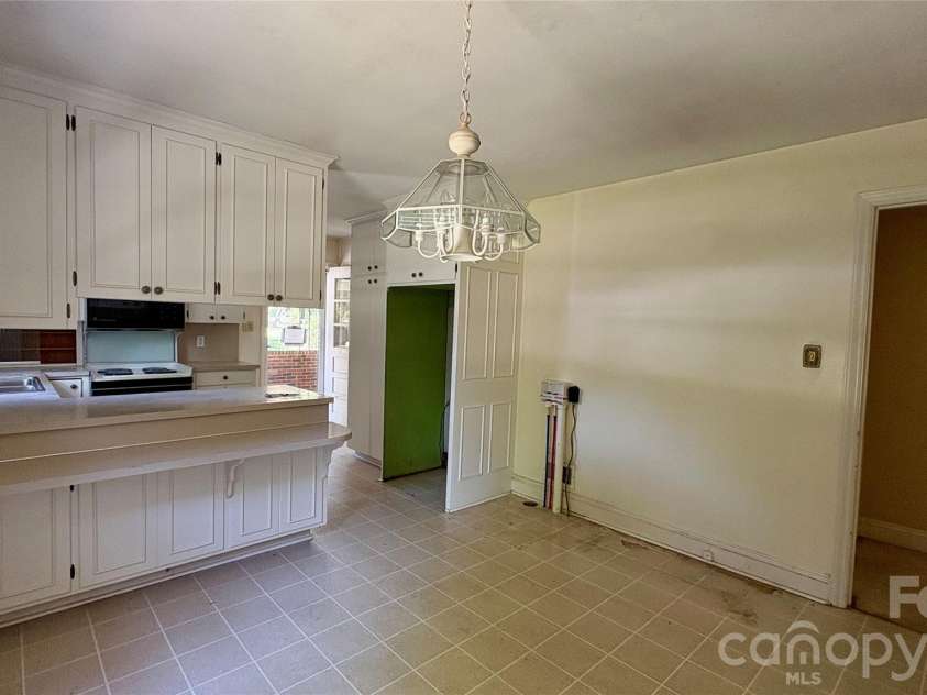 150 31st Avenue, Hickory, NC 28601.  MLS# CAR4389566, YatesRealty ID 2610. 