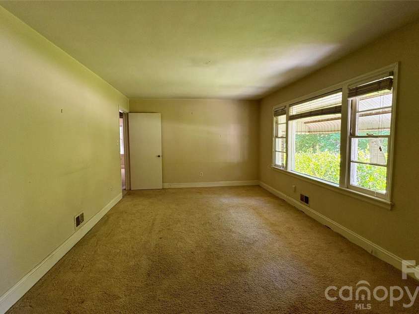 150 31st Avenue, Hickory, NC 28601.  MLS# CAR4389566, YatesRealty ID 2610. 