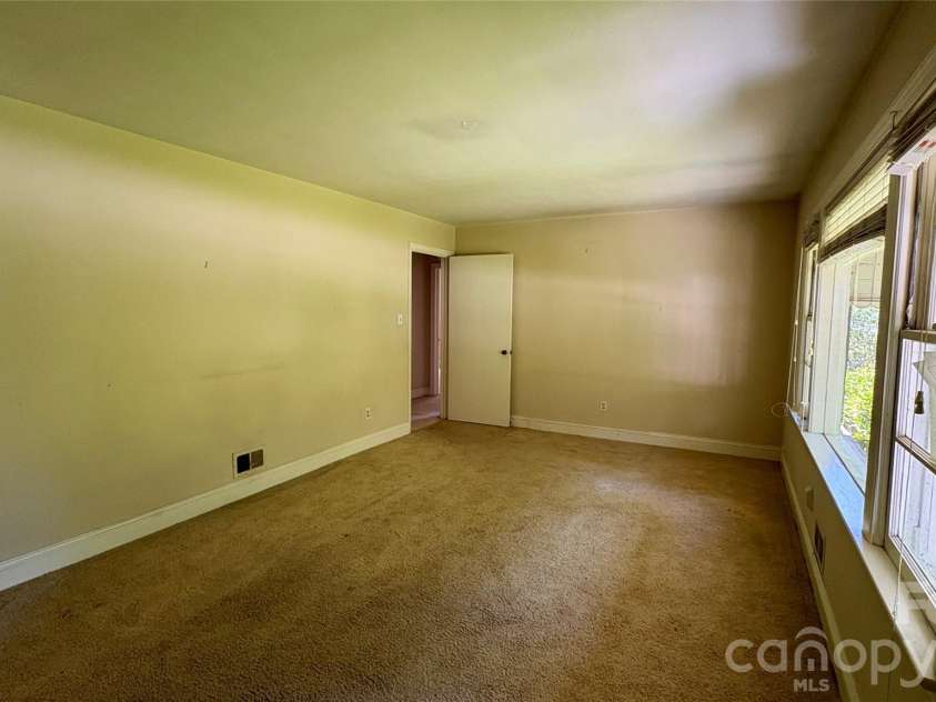 150 31st Avenue, Hickory, NC 28601.  MLS# CAR4389566, YatesRealty ID 2610. 
