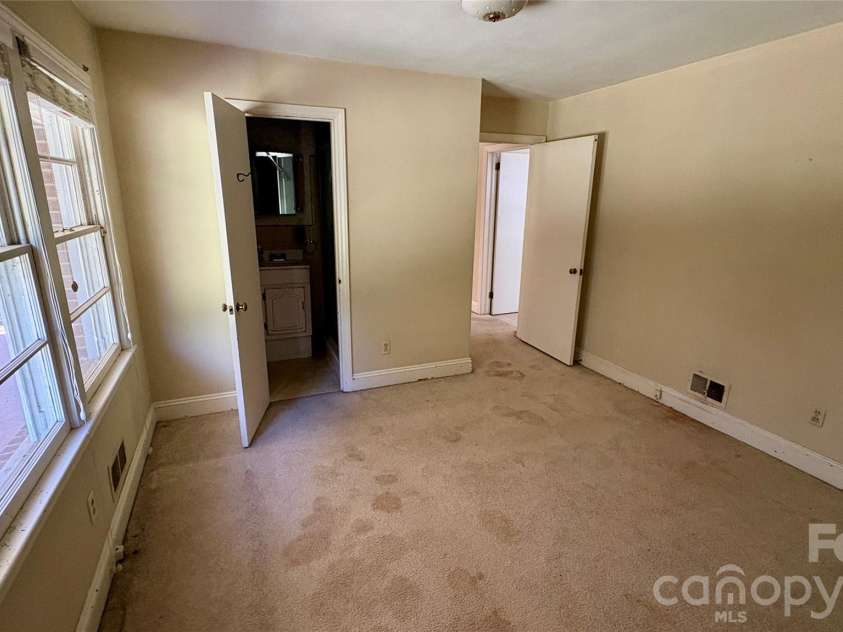 150 31st Avenue, Hickory, NC 28601.  MLS# CAR4389566, YatesRealty ID 2610. 