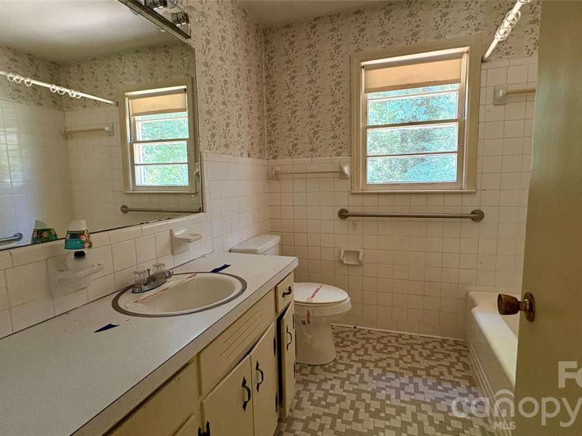 150 31st Avenue, Hickory, NC 28601.  MLS# CAR4389566, YatesRealty ID 2610. 