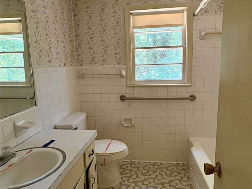 150 31st Avenue, Hickory, NC 28601.  MLS# CAR4389566, YatesRealty ID 2610. 