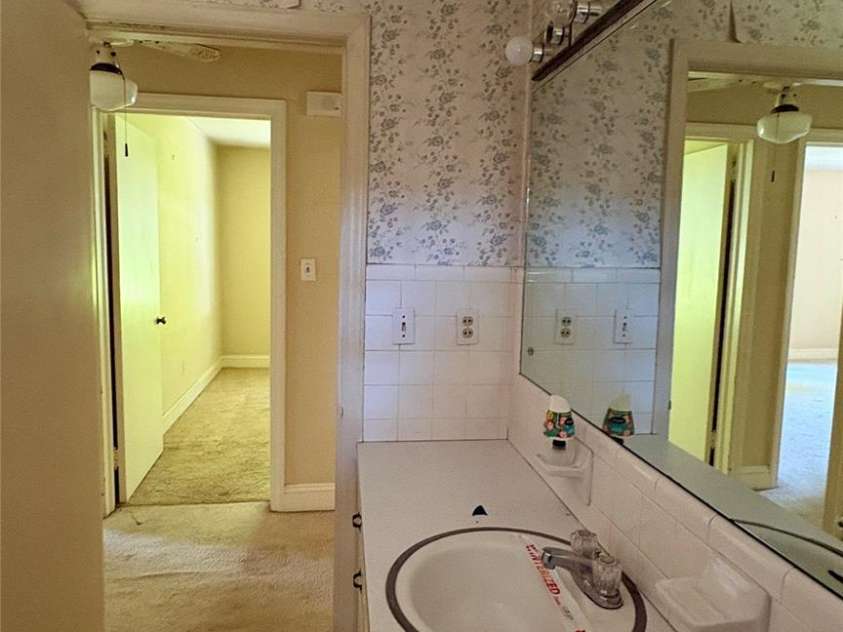 150 31st Avenue, Hickory, NC 28601.  MLS# CAR4389566, YatesRealty ID 2610. 