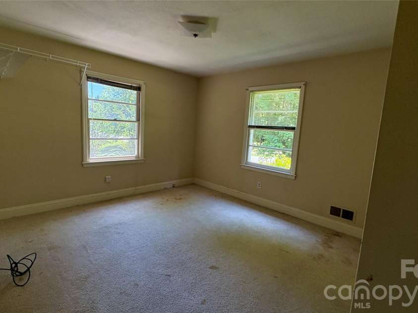 150 31st Avenue, Hickory, NC 28601.  MLS# CAR4389566, YatesRealty ID 2610. 