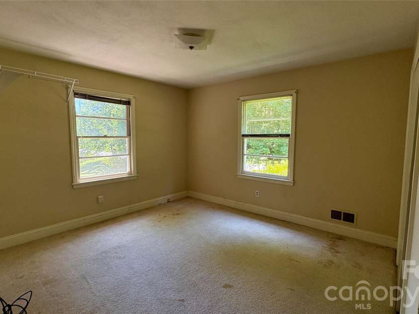 150 31st Avenue, Hickory, NC 28601.  MLS# CAR4389566, YatesRealty ID 2610. 