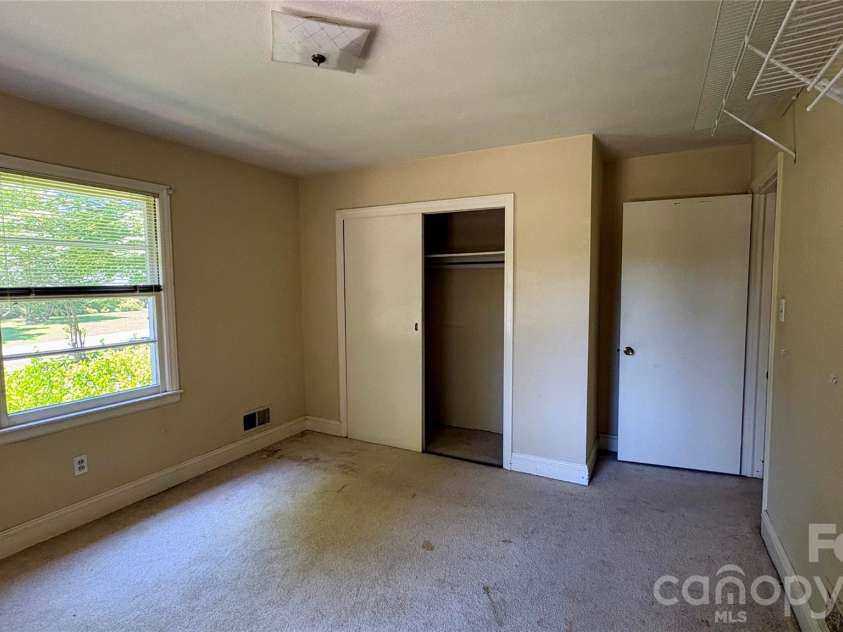150 31st Avenue, Hickory, NC 28601.  MLS# CAR4389566, YatesRealty ID 2610. 