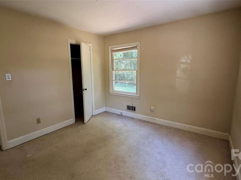 150 31st Avenue, Hickory, NC 28601.  MLS# CAR4389566, YatesRealty ID 2610. 