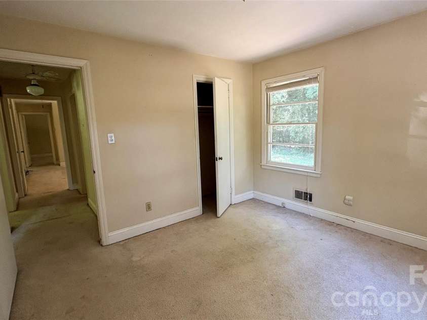 150 31st Avenue, Hickory, NC 28601.  MLS# CAR4389566, YatesRealty ID 2610. 