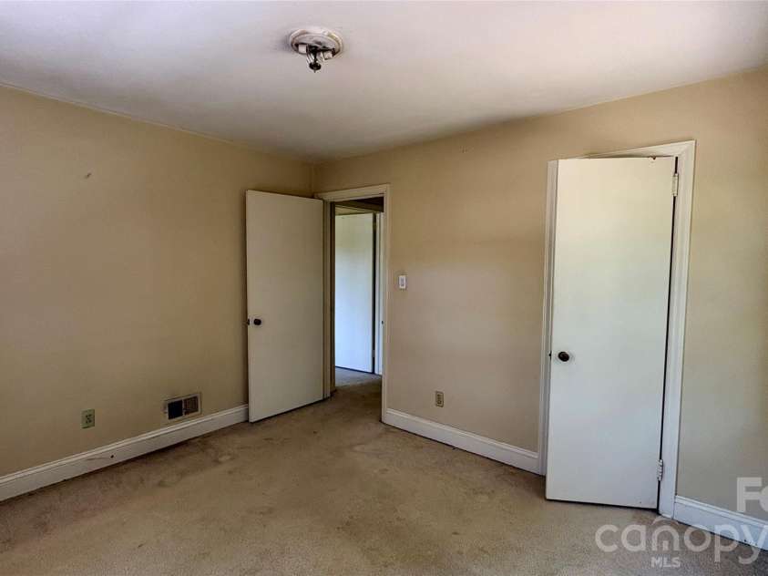 150 31st Avenue, Hickory, NC 28601.  MLS# CAR4389566, YatesRealty ID 2610. 