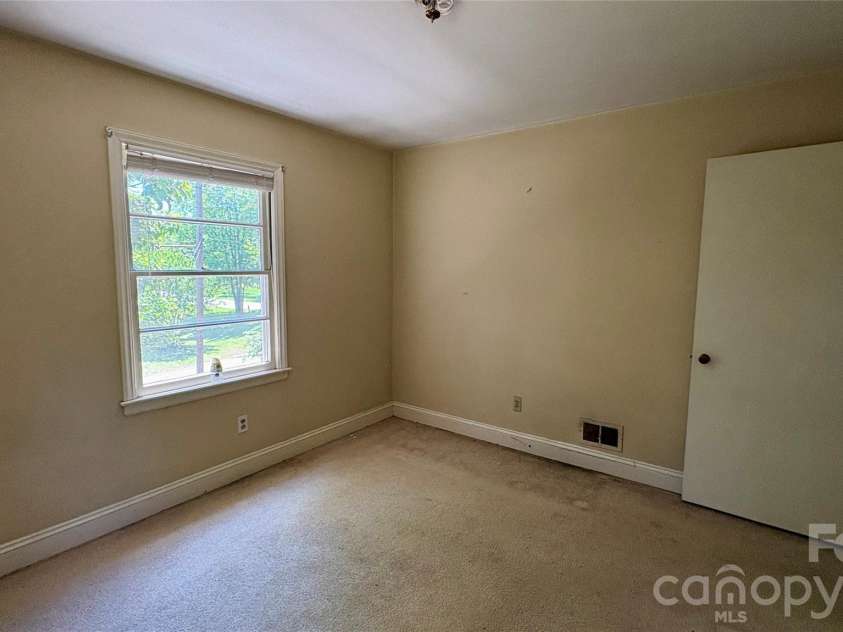 150 31st Avenue, Hickory, NC 28601.  MLS# CAR4389566, YatesRealty ID 2610. 