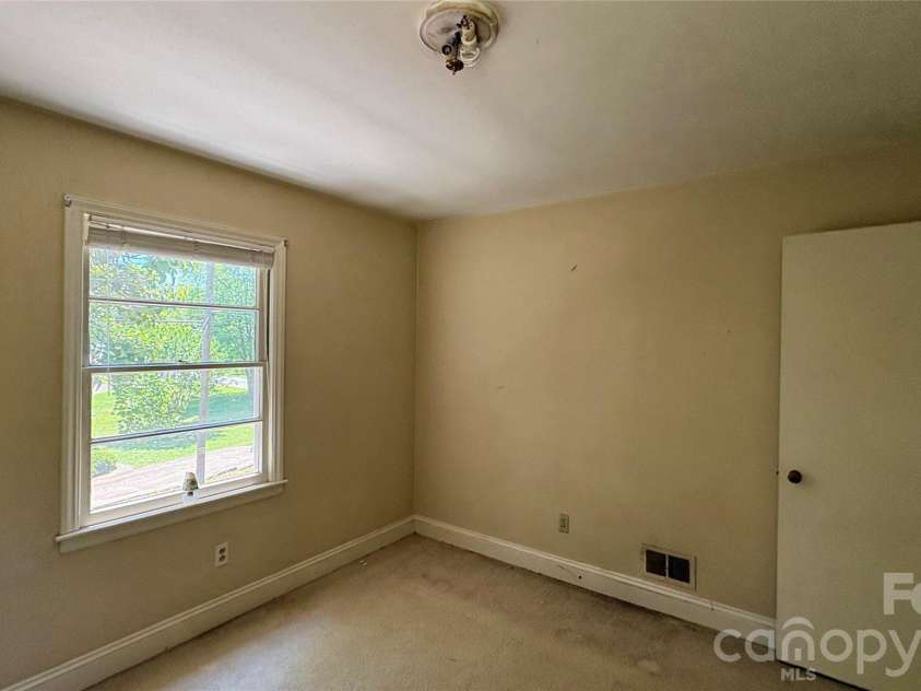 150 31st Avenue, Hickory, NC 28601.  MLS# CAR4389566, YatesRealty ID 2610. 