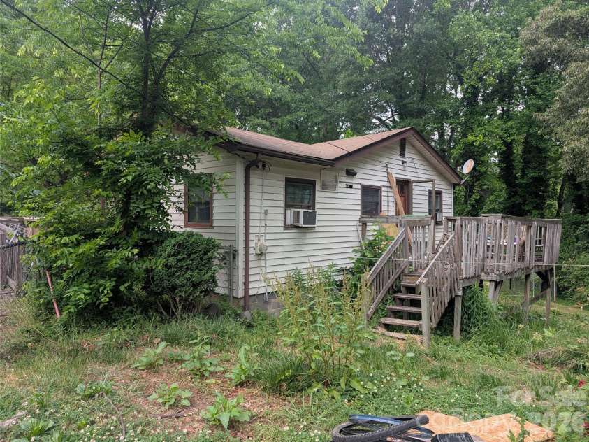 1218-B Essex Street, Gastonia, NC 28052.  MLS# CAR4387390, YatesRealty ID 26100. 